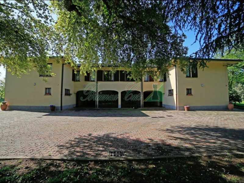 Casatenovo Villa singola con parco di 54.000 mq