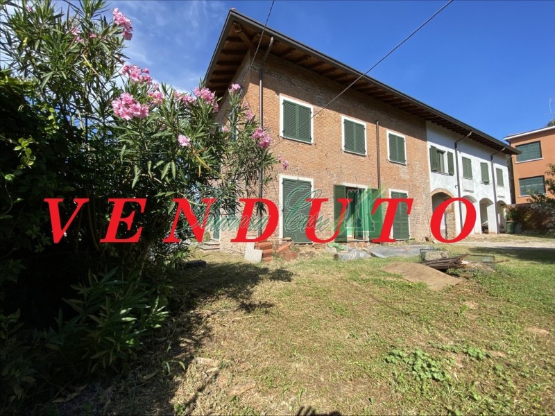 VENDUTO!!!! TRIUGGIO – Porzione di Casale mq 320, con giardino di proprietà di mq 400